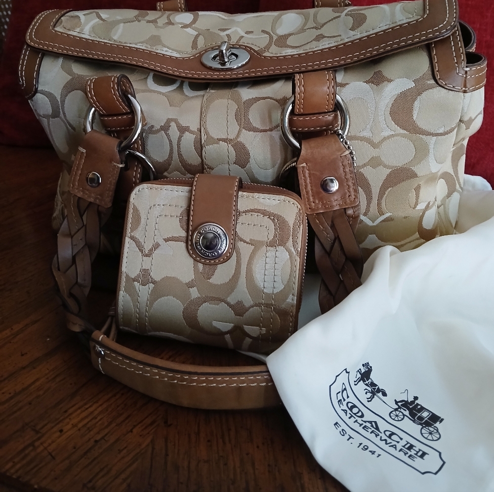FREE SHIPPING TODAY ONLY Coach Chelsea Optic Signature Satchel Set